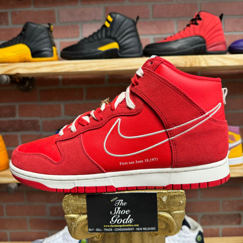 Nike Dunk High “First Use Red”